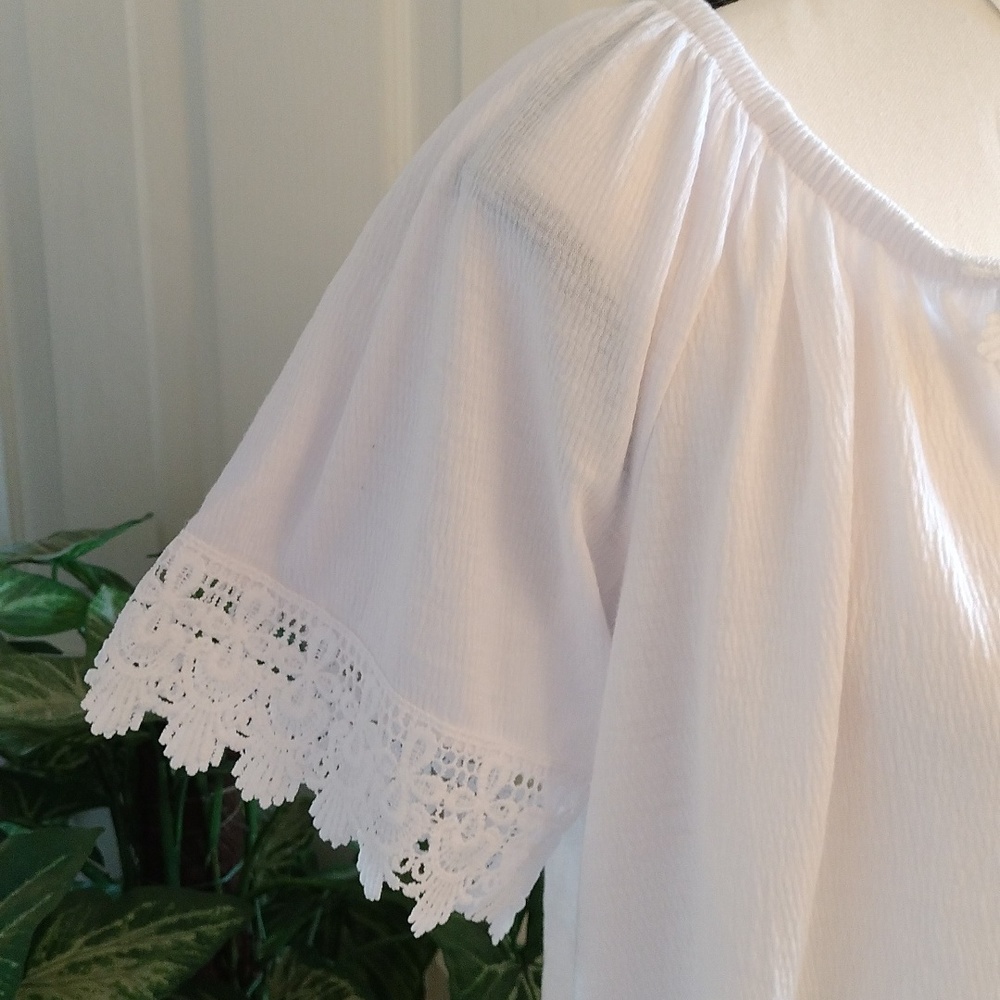 ⚜️ Louise Paris Lace Trim Top - Picture 3 of 9